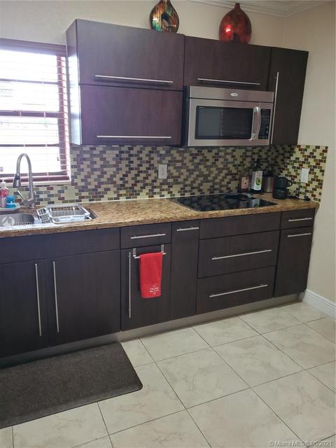 391 W 40th Pl, Hialeah, FL 33012 photo 8
