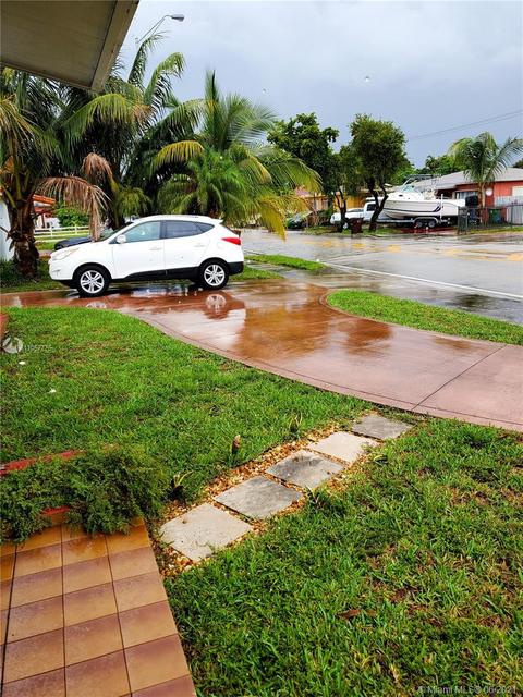 391 W 40th Pl, Hialeah, FL 33012 photo 2