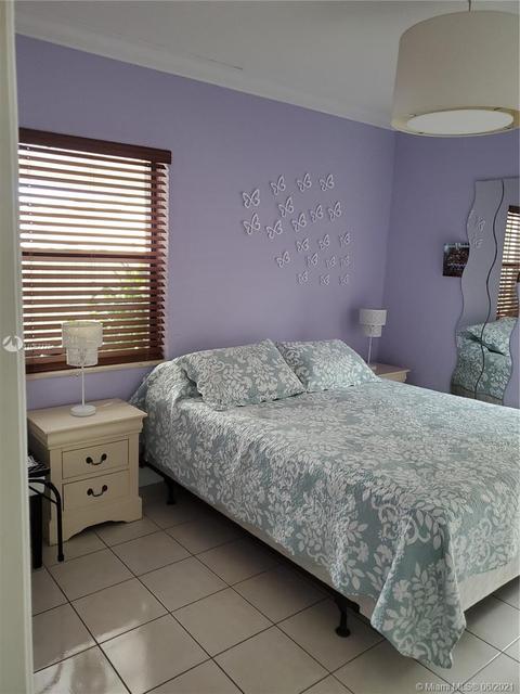 391 W 40th Pl, Hialeah, FL 33012 photo 6