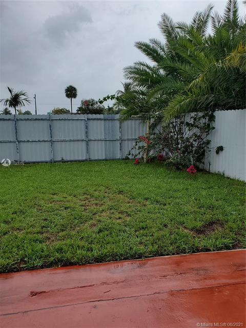 391 W 40th Pl, Hialeah, FL 33012 photo 11