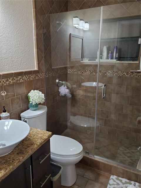 391 W 40th Pl, Hialeah, FL 33012 photo 7