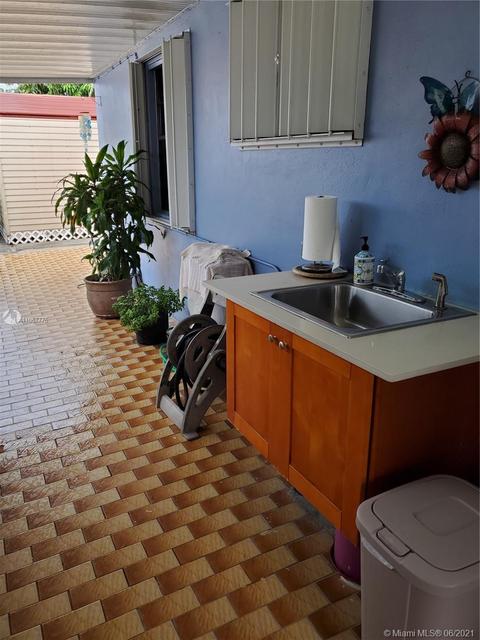 391 W 40th Pl, Hialeah, FL 33012 photo 13