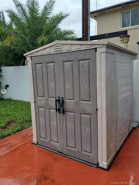 391 W 40th Pl, Hialeah, FL 33012 photo 12