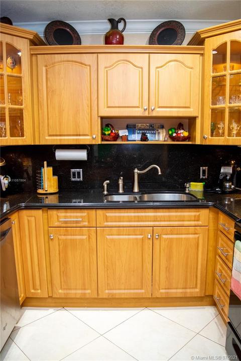 665 E 9th Ln, Hialeah, FL 33010 photo 20