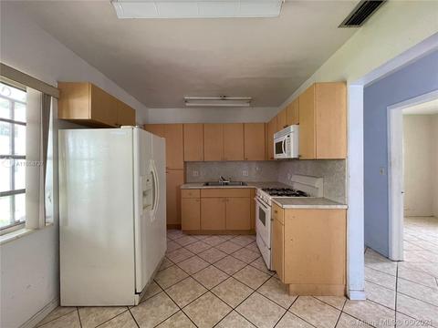 785 E 6th St, Hialeah, FL 33010 photo 5