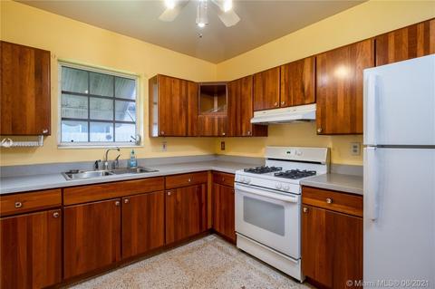 4561 W 9th Ave, Hialeah, FL 33012 photo 5