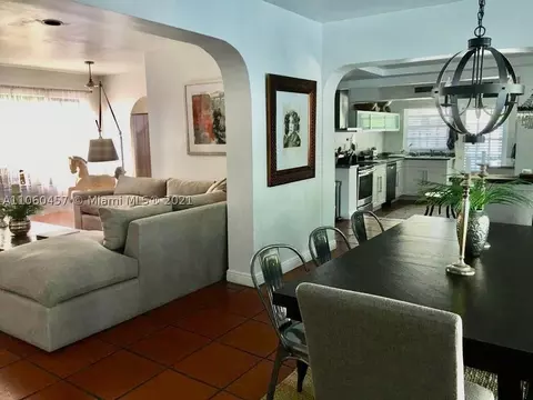 545 Warren Ln, Key Biscayne, FL 33149 photo 1