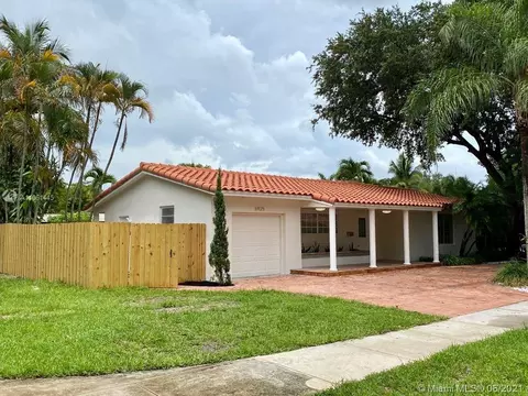 6925 Willow Ln, Miami Lakes, FL 33014 photo 1