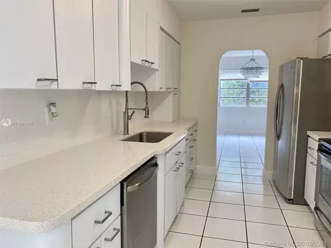 6925 Willow Ln, Miami Lakes, FL 33014 photo 5