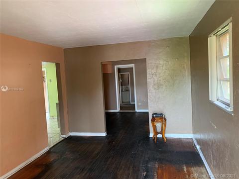 640 E 27th St, Hialeah, FL 33013 photo 2