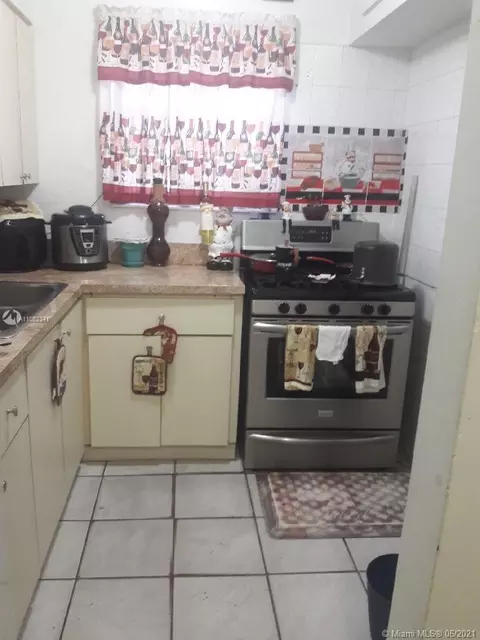4164 E 10th Ave, Hialeah, FL 33013 photo 13
