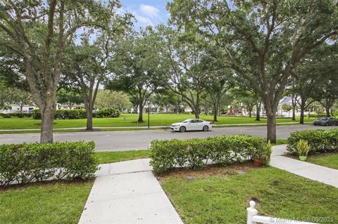 250 Iris Dr, Jupiter, FL 33458 photo 3