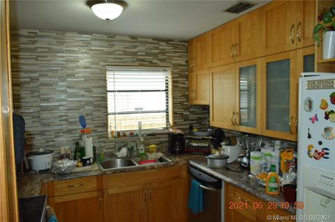4770 E 9th Ln, Hialeah, FL 33013 photo 12