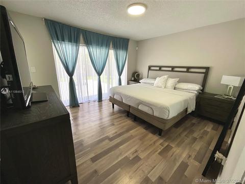 19954 NW 60th Ct, Hialeah, FL 33015 photo 12