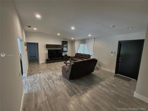 19954 NW 60th Ct, Hialeah, FL 33015 photo 4