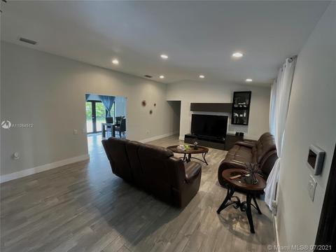 19954 NW 60th Ct, Hialeah, FL 33015 photo 3