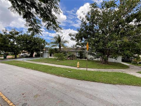 19954 NW 60th Ct, Hialeah, FL 33015 photo 2