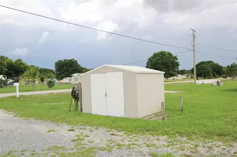 8945 SE 57th Dr, Okeechobee, FL 34974 photo 3