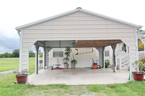 8945 SE 57th Dr, Okeechobee, FL 34974 photo 2