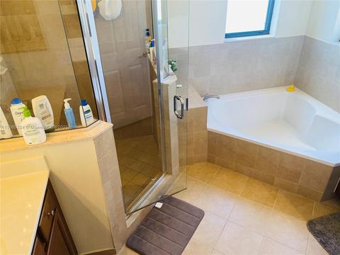8748 W 33rd Ave, Hialeah, FL 33018 photo 12