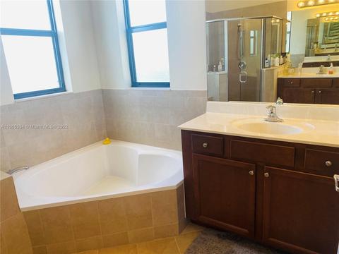 8748 W 33rd Ave, Hialeah, FL 33018 photo 13