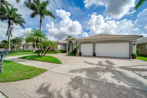 2462 Eagle Run Way, Weston, FL 33327 photo 1