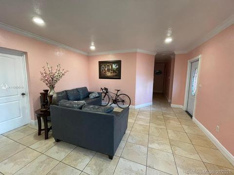 461 W 64th St, Hialeah, FL 33012 photo 3