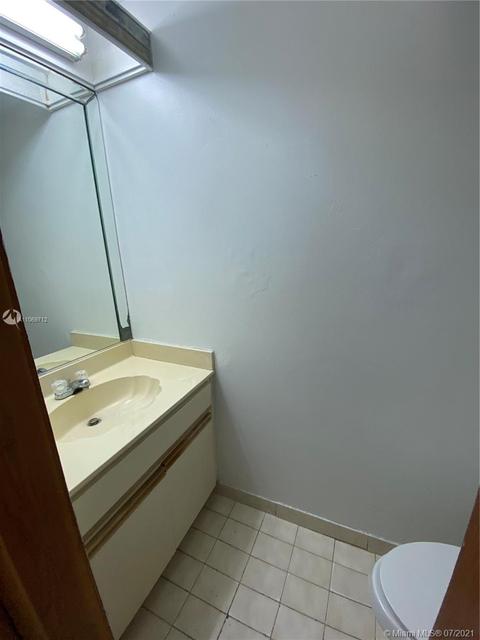 868 W 39th Pl, Hialeah, FL 33012 photo 12