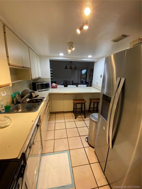 868 W 39th Pl, Hialeah, FL 33012 photo 9