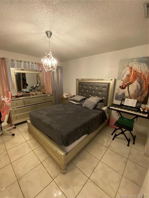 868 W 39th Pl, Hialeah, FL 33012 photo 16