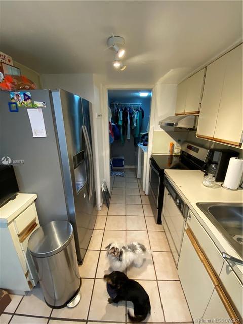 868 W 39th Pl, Hialeah, FL 33012 photo 10