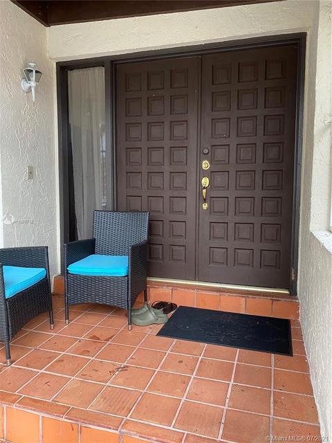 868 W 39th Pl, Hialeah, FL 33012 photo 4