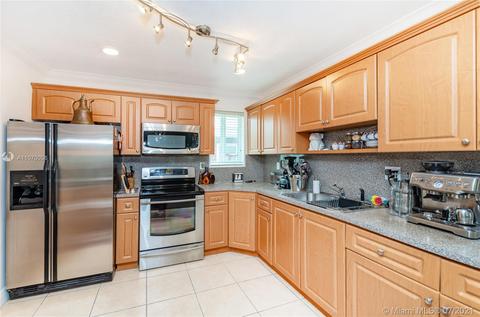 751 Heron Ave, Miami Springs, FL 33166 photo 13