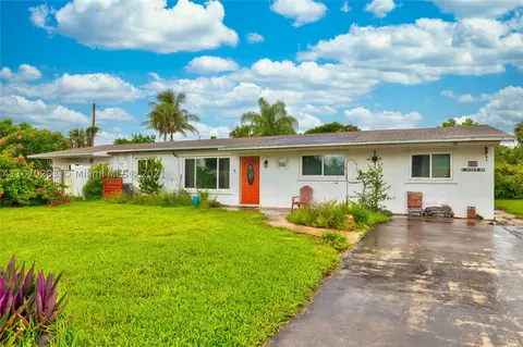 898 E River Dr, Margate, FL 33063 photo 1