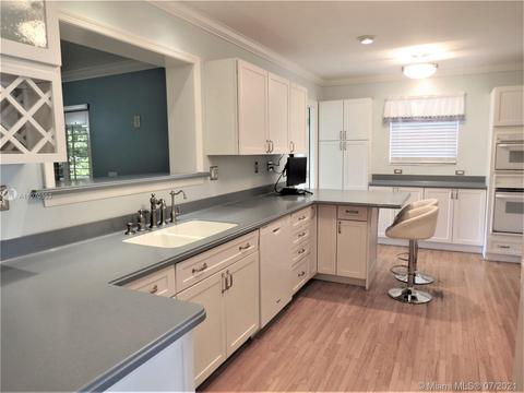 116 Cherokee St, Miami Springs, FL 33166 photo 6