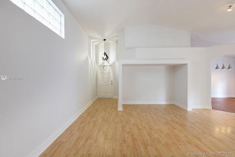 1663 SW 158th Ter, Pembroke Pines, FL 33027 photo 4
