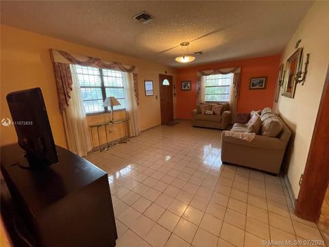 1105 W 33rd Pl, Hialeah, FL 33012 photo 4