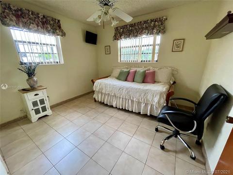 1105 W 33rd Pl, Hialeah, FL 33012 photo 7