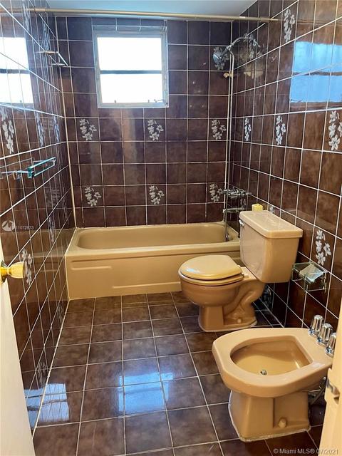 1105 W 33rd Pl, Hialeah, FL 33012 photo 11