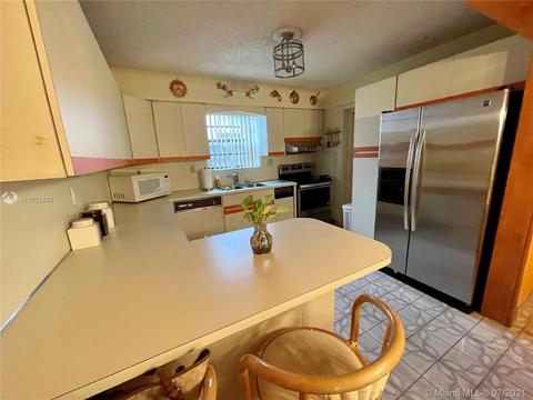 1105 W 33rd Pl, Hialeah, FL 33012 photo 6