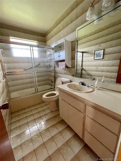 1105 W 33rd Pl, Hialeah, FL 33012 photo 9