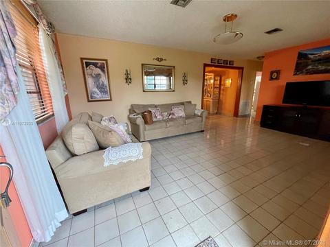 1105 W 33rd Pl, Hialeah, FL 33012 photo 3