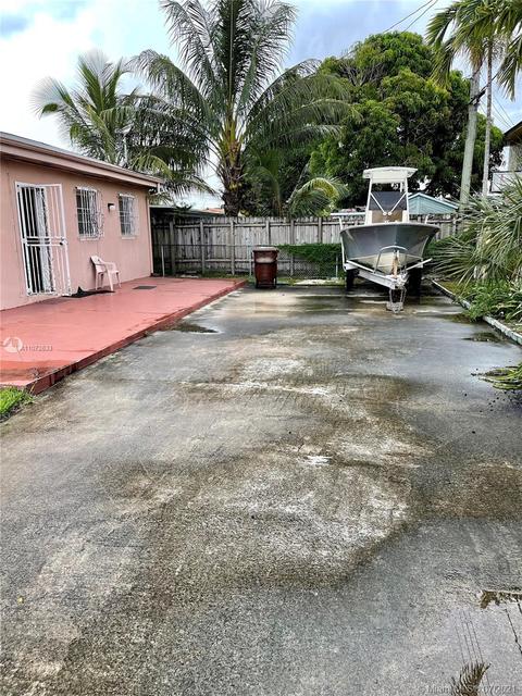 1105 W 33rd Pl, Hialeah, FL 33012 photo 12