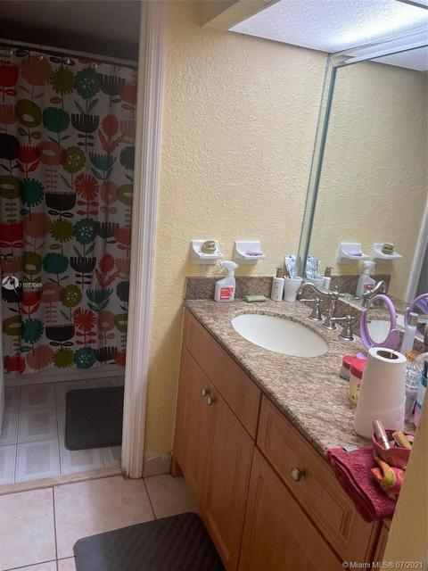 1900 W 68th St #E202, Hialeah, FL 33014 photo 5