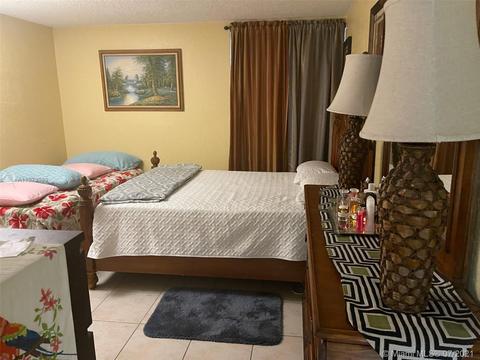 1900 W 68th St #E202, Hialeah, FL 33014 photo 4