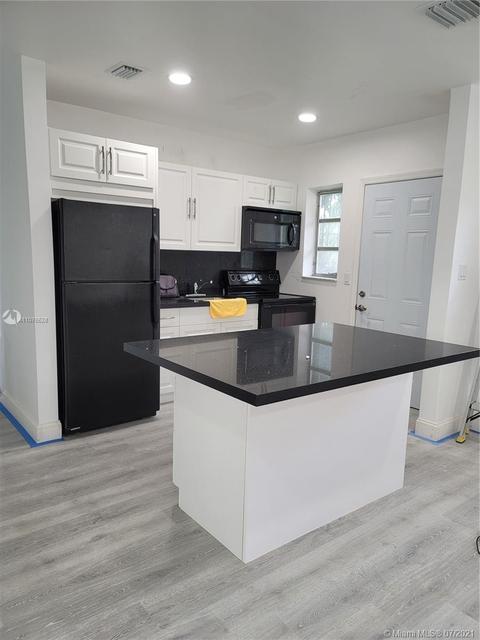 930 E 40th St, Hialeah, FL 33013 photo 2