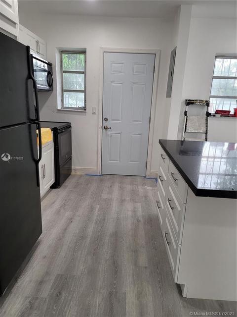 930 E 40th St, Hialeah, FL 33013 photo 3
