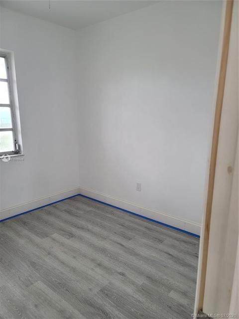 930 E 40th St, Hialeah, FL 33013 photo 8