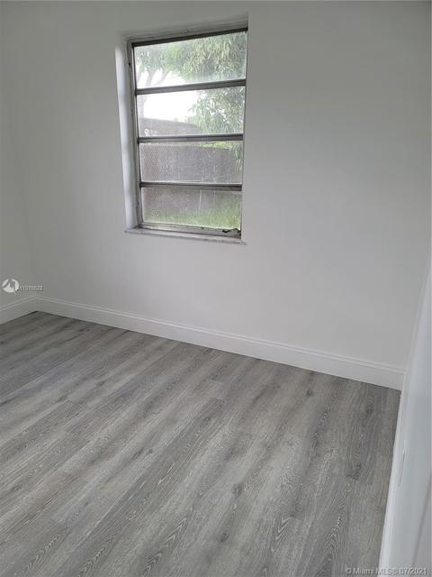 930 E 40th St, Hialeah, FL 33013 photo 4