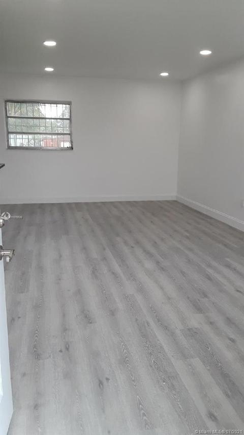 930 E 40th St, Hialeah, FL 33013 photo 11